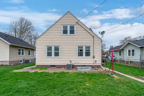 Tiny photo for 414 45th Street, Moline, IL 61265 (MLS # 12621958)