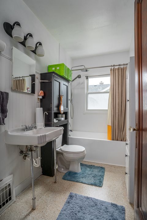 Tiny photo for 414 45th Street, Moline, IL 61265 (MLS # 12621958)