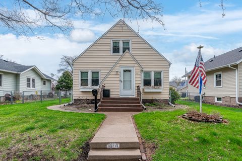 Photo of 414 45th Street, Moline, IL 61265 (MLS # 12621958)