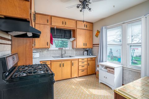 Tiny photo for 414 45th Street, Moline, IL 61265 (MLS # 12621958)