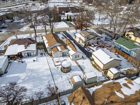 Tiny photo for 303 N Elmwood Avenue, Wood Dale, IL 60191 (MLS # 12529539)