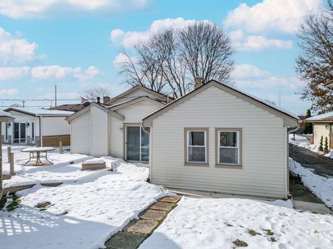 Tiny photo for 303 N Elmwood Avenue, Wood Dale, IL 60191 (MLS # 12529539)