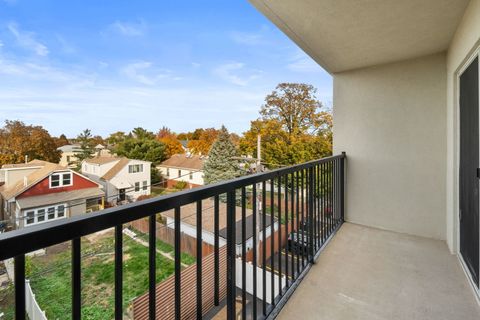 Tiny photo for 5840 W Lawrence Avenue #405, Chicago, IL 60630 (MLS # 12514051)