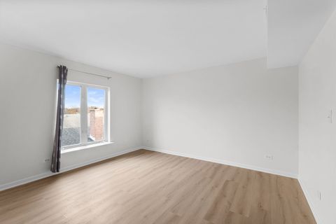 Tiny photo for 5840 W Lawrence Avenue #405, Chicago, IL 60630 (MLS # 12514051)