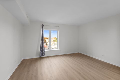 Tiny photo for 5840 W Lawrence Avenue #405, Chicago, IL 60630 (MLS # 12514051)