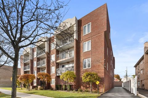 Tiny photo for 5840 W Lawrence Avenue #405, Chicago, IL 60630 (MLS # 12514051)