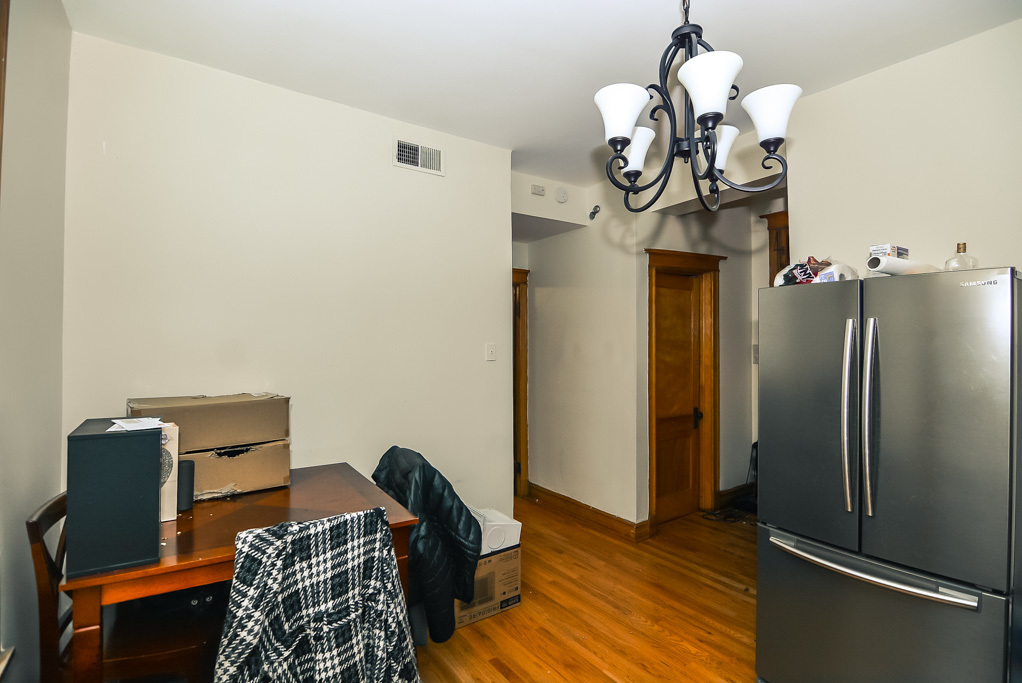 852 N LEAVITT Street 3