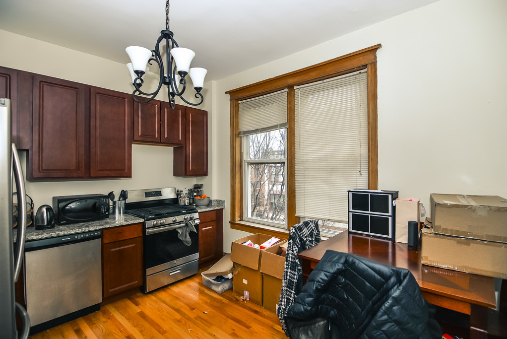 852 N LEAVITT Street 3