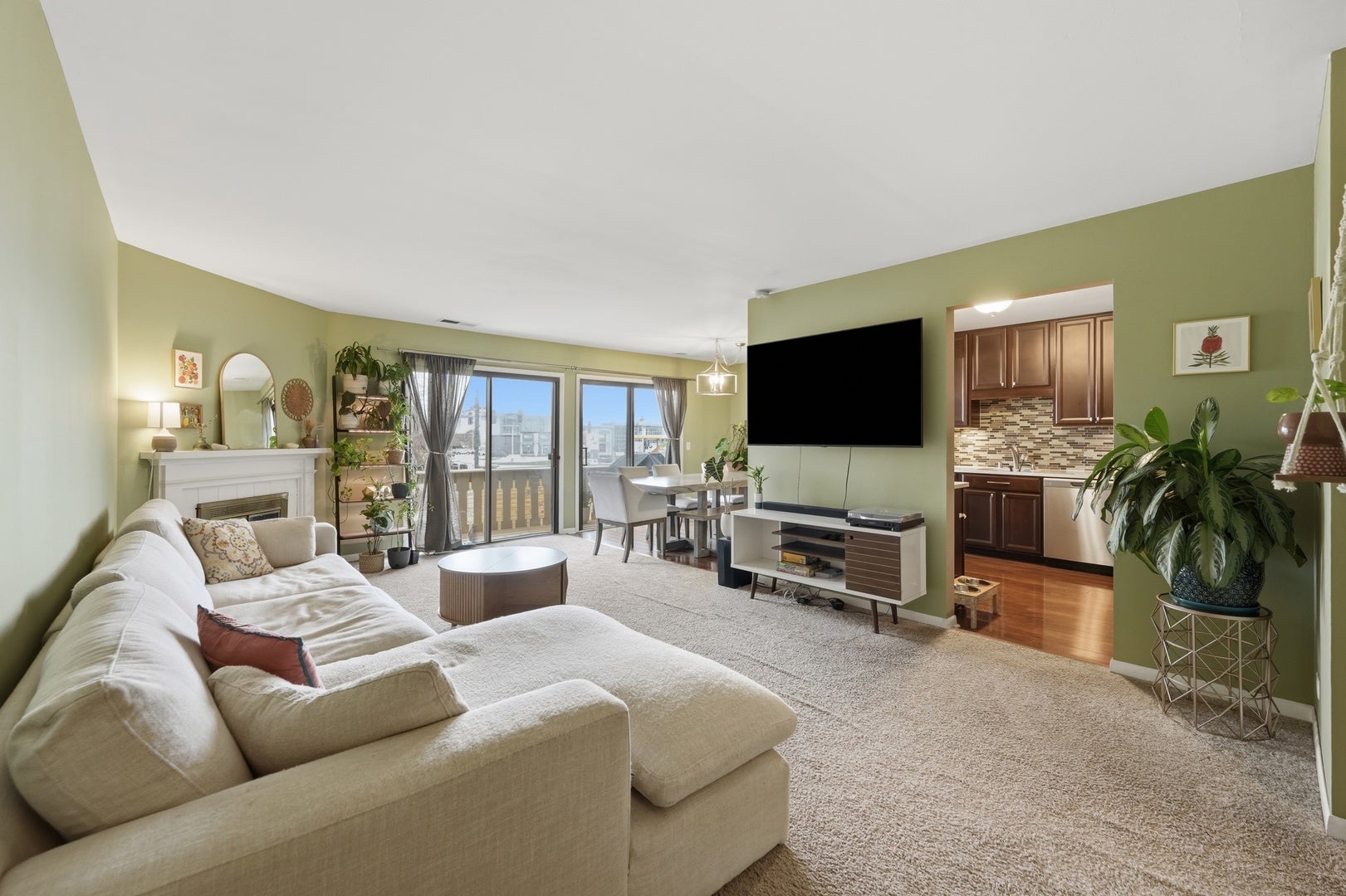 1134 HAWTHORNE Court B2