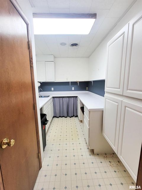 Tiny photo for 119 W 2ND Street, Flora, IL 62839 (MLS # EB459745)