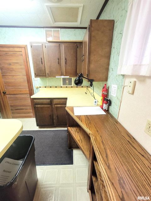 Tiny photo for 119 W 2ND Street, Flora, IL 62839 (MLS # EB459745)