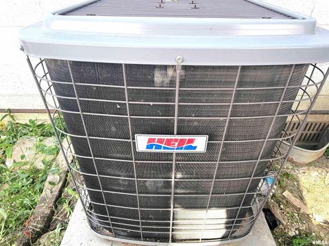 Tiny photo for 119 W 2ND Street, Flora, IL 62839 (MLS # EB459745)