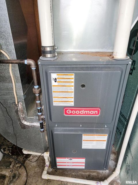 Tiny photo for 119 W 2ND Street, Flora, IL 62839 (MLS # EB459745)