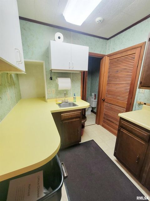 Tiny photo for 119 W 2ND Street, Flora, IL 62839 (MLS # EB459745)