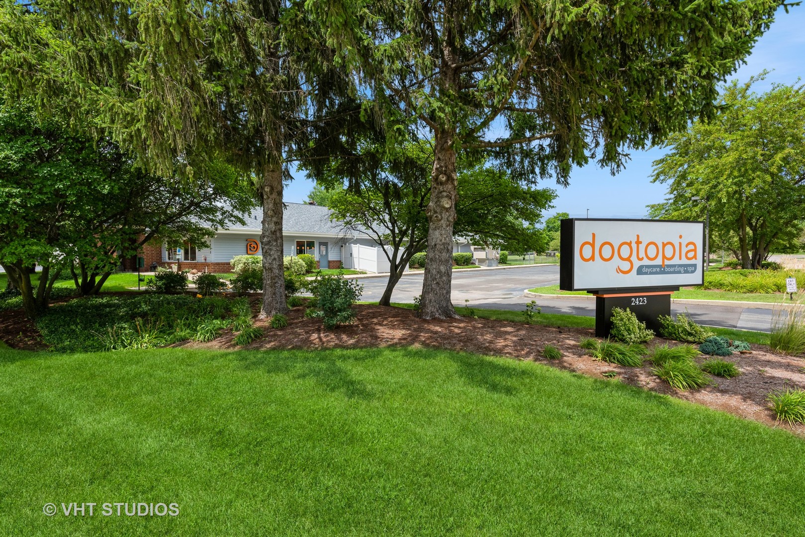 2423 Fargo Boulevard