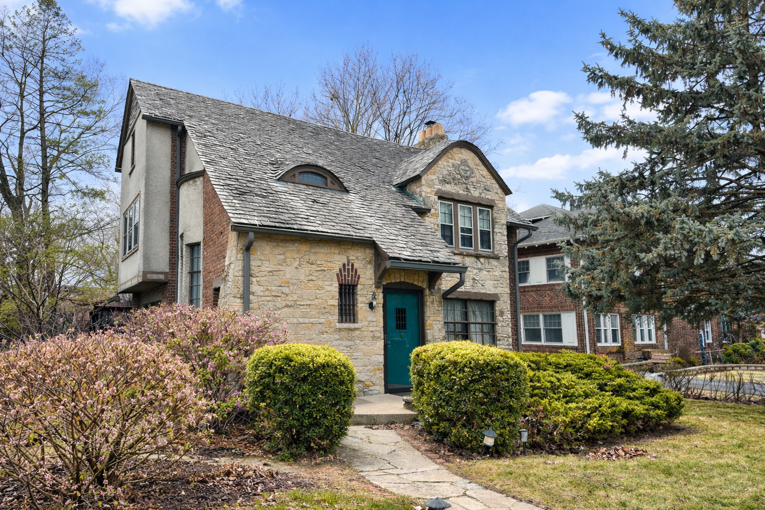 1261 W Stephenson Street