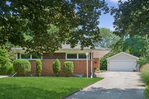Tiny photo for 2117 Parkview Court, Wilmette, IL 60091 (MLS # 12720808)
