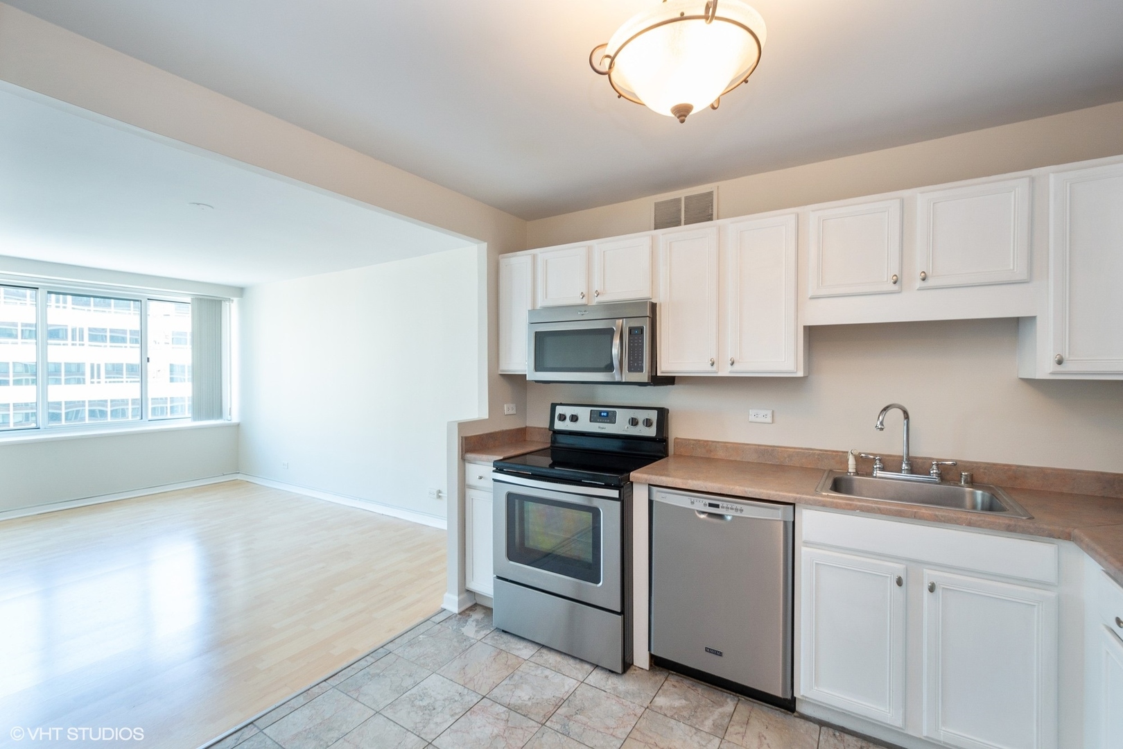 211 E Ohio Street 2207