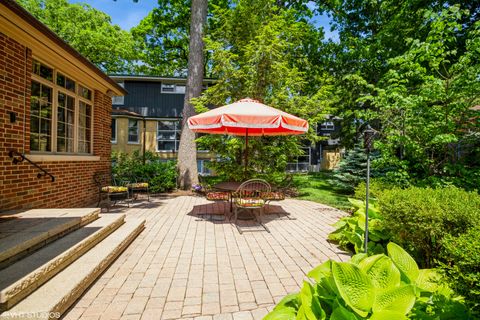 A home in Park Ridge