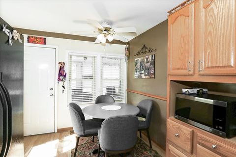 Tiny photo for 6 W Harding Road, Lombard, IL 60148 (MLS # 12477359)