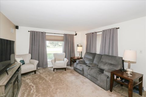 Tiny photo for 6 W Harding Road, Lombard, IL 60148 (MLS # 12477359)
