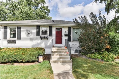 Tiny photo for 6 W Harding Road, Lombard, IL 60148 (MLS # 12477359)