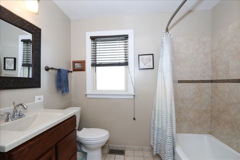 Tiny photo for 6 W Harding Road, Lombard, IL 60148 (MLS # 12477359)