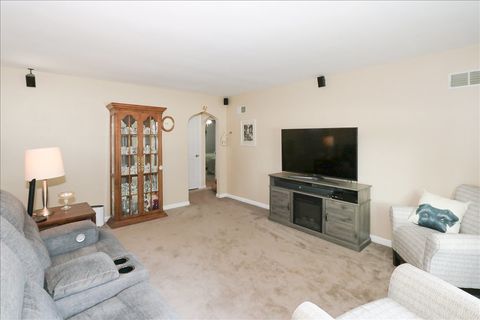 Tiny photo for 6 W Harding Road, Lombard, IL 60148 (MLS # 12477359)