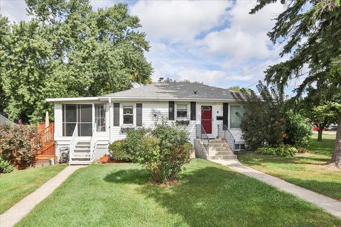 Photo of 6 W Harding Road, Lombard, IL 60148 (MLS # 12477359)