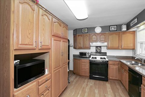 Tiny photo for 6 W Harding Road, Lombard, IL 60148 (MLS # 12477359)