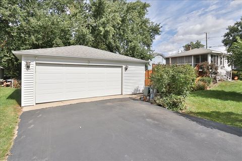 Tiny photo for 6 W Harding Road, Lombard, IL 60148 (MLS # 12477359)