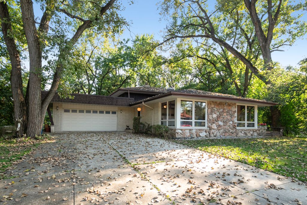 Photo for 11950 S 73rd Court, Palos Heights, IL 60463 (MLS # 12473884)