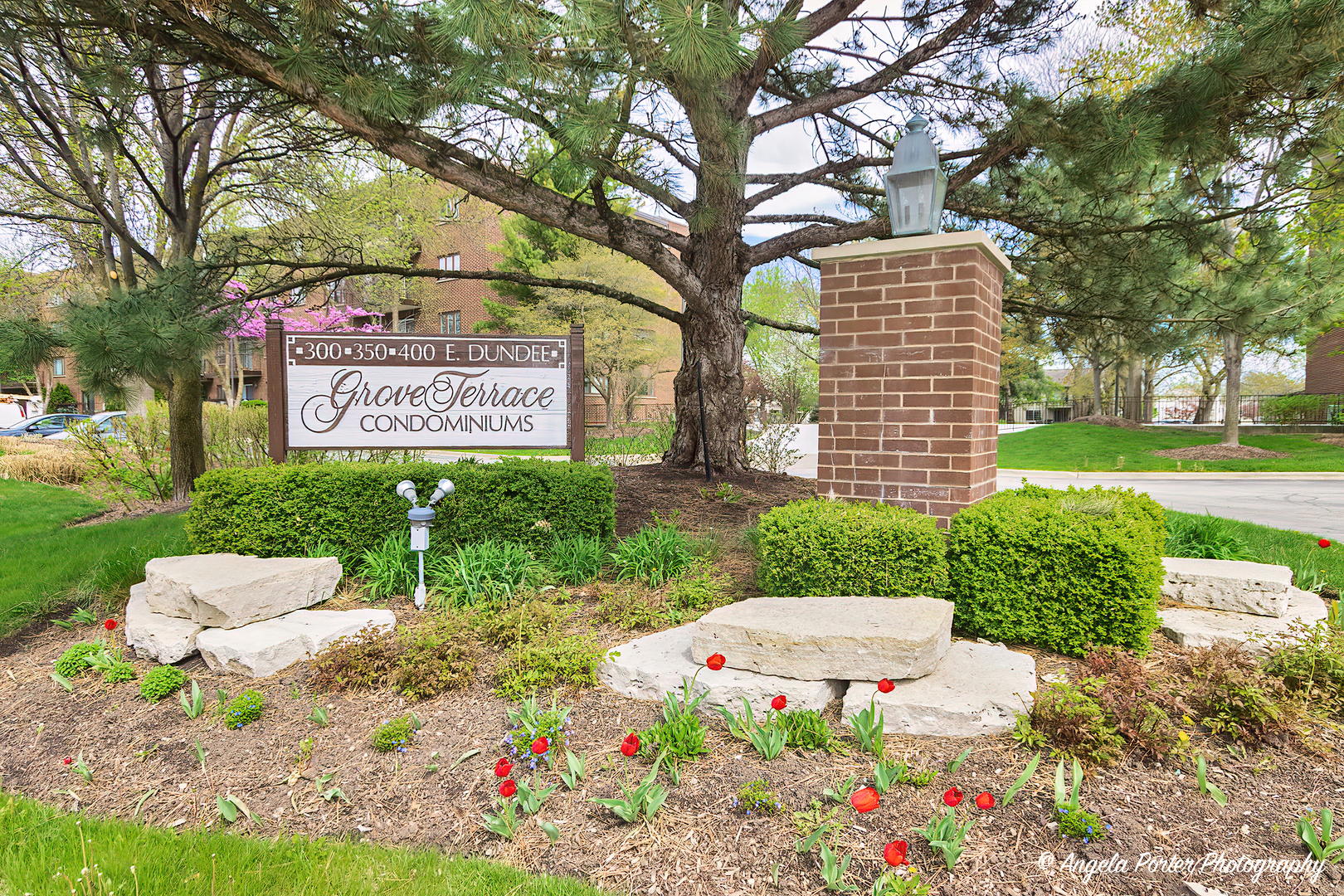 300 E Dundee Road 402