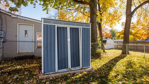 Tiny photo for 1811 E Lincoln Street, Bloomington, IL 61701 (MLS # 12515000)