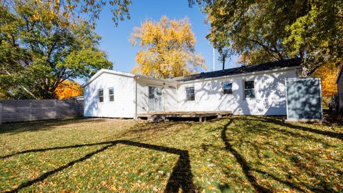 Tiny photo for 1811 E Lincoln Street, Bloomington, IL 61701 (MLS # 12515000)