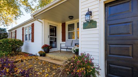 Tiny photo for 1811 E Lincoln Street, Bloomington, IL 61701 (MLS # 12515000)