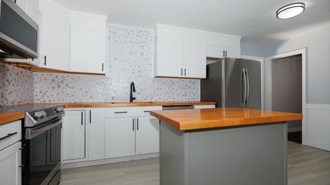 Tiny photo for 1811 E Lincoln Street, Bloomington, IL 61701 (MLS # 12515000)