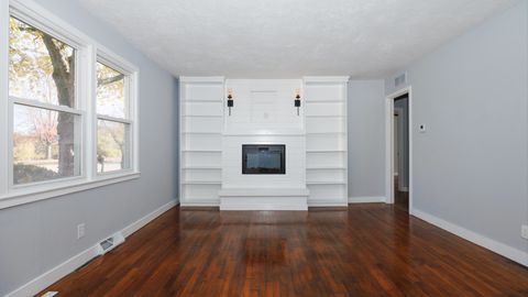 Tiny photo for 1811 E Lincoln Street, Bloomington, IL 61701 (MLS # 12515000)