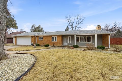 Photo of 925 Lindenwood Drive, Aurora, IL 60506 (MLS # 12566513)