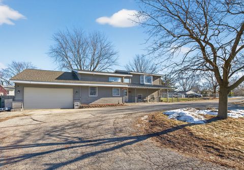 Photo of 6606 Silver Lake Road, Cary, IL 60013 (MLS # 12529186)