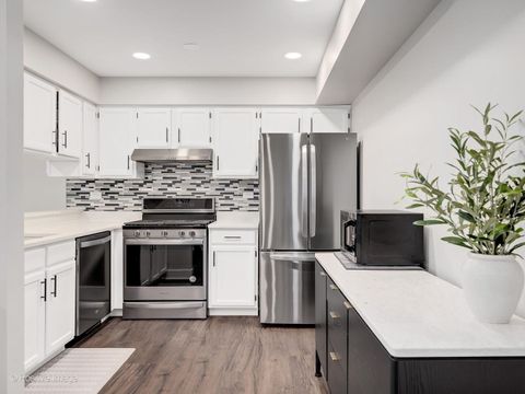 Tiny photo for 718 N Tamarac Boulevard, Addison, IL 60101 (MLS # 12658038)