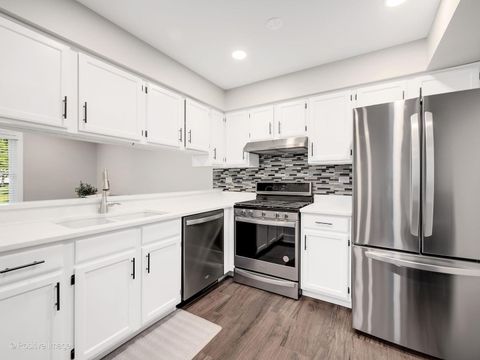 Tiny photo for 718 N Tamarac Boulevard, Addison, IL 60101 (MLS # 12658038)