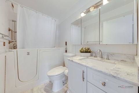 Tiny photo for 5445 N Sheridan Road #3805, Chicago, IL 60640 (MLS # 12753732)