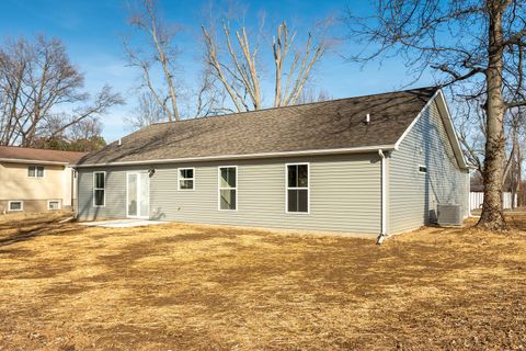 Tiny photo for 1200 S Vicksburg Street, Marion, IL 62959 (MLS # 12565653)