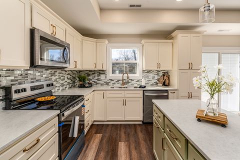 Tiny photo for 1200 S Vicksburg Street, Marion, IL 62959 (MLS # 12565653)