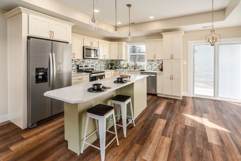 Tiny photo for 1200 S Vicksburg Street, Marion, IL 62959 (MLS # 12565653)