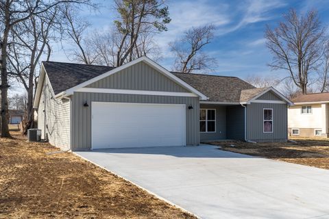 Tiny photo for 1200 S Vicksburg Street, Marion, IL 62959 (MLS # 12565653)