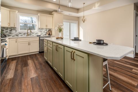 Tiny photo for 1200 S Vicksburg Street, Marion, IL 62959 (MLS # 12565653)