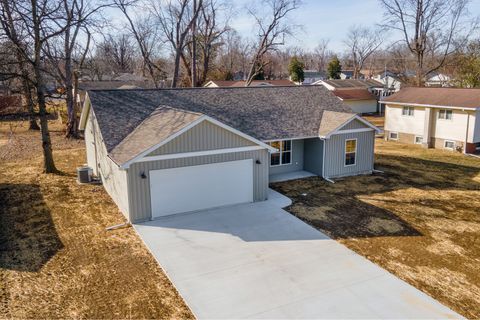 Tiny photo for 1200 S Vicksburg Street, Marion, IL 62959 (MLS # 12565653)