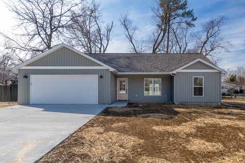Tiny photo for 1200 S Vicksburg Street, Marion, IL 62959 (MLS # 12565653)